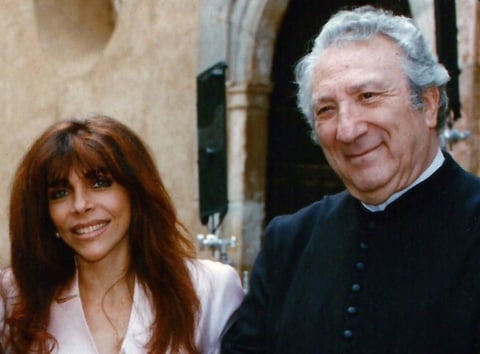 En 1997 encarnó al "Padre Arceo' en Pueblo chico infierno grande junto a Verónica Castro.