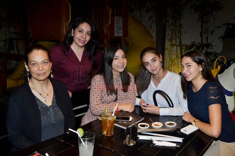 Natalia, Elba, Gina, Fer  y Natalia.