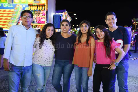 28072017 NOCHES DE FERIA.  Uriel, Fabiola, Claudia, Anahí y Javier.