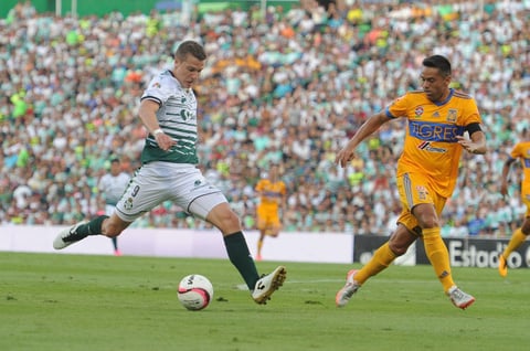 Tras la anotación felina, los locales se fueron encima de los visitantes para conseguir la igualada. Nahuel evitó el gol albiverde, en sensacional atajada en disparo de Walter Gael Sandoval.