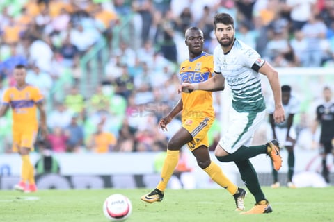 Santos Laguna y Tigres UANL igualaron 1-1 ayer en un efervescente Estadio Corona que lució "a reventar", en el cierre de la fecha dos del Apertura 2017 de la Liga MX.