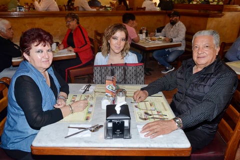 Eréndira Plaza, Vanessa y Óscar Soto.