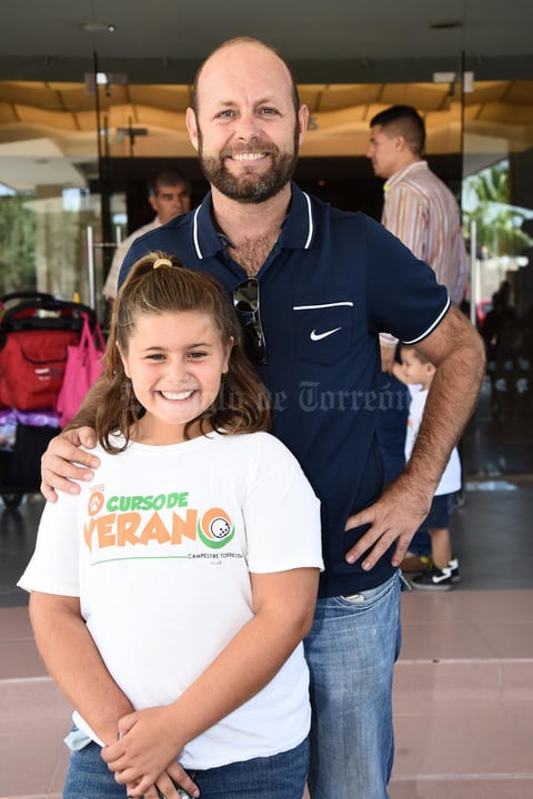 30072017 CLAUSURA DE CURSO DE VERANO.  Rodolfo Sada y su hija, Mackenzie Sada.