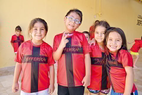 30072017 COMPAñEROS.  Elisa, Diego, Paula y Violeta.