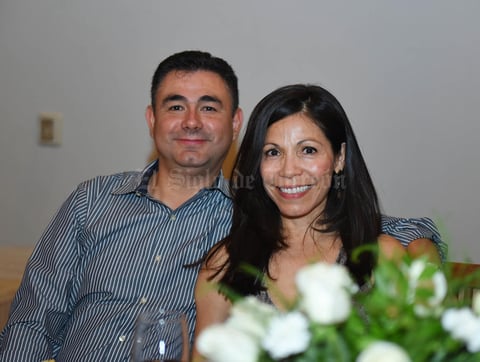 02082017 CONTENTOS.  Carlos y Martha.