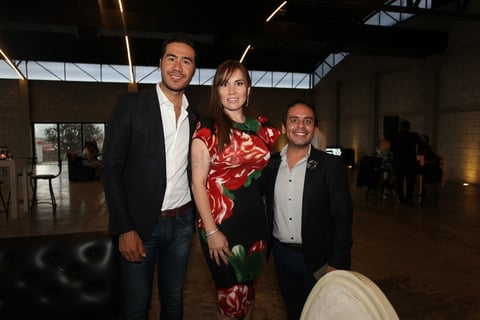 Lalo Estrada, Sonia Flores Arce y Tito Avalos.