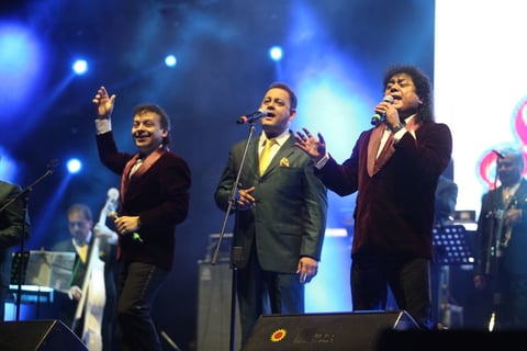 Hicieron lo suyo con temas como 'Déjenme si estoy llorando', 'Debut y despedida', 'Y volveré', 'Murió la flor' y 'Señora engáñalo'.