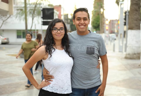 03082017 DE PASEO.  Alejandra y Gabriel.