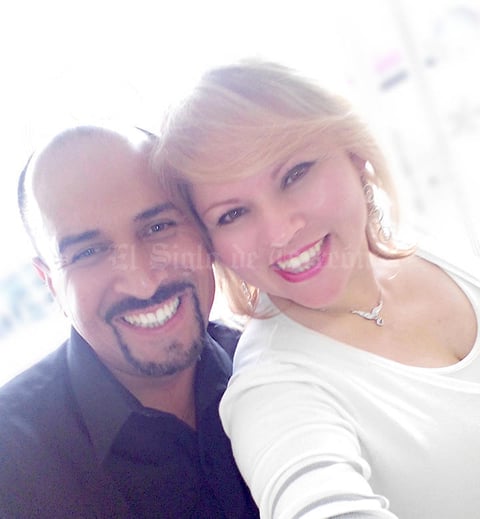 05082017 El día más esperado llegó para la pareja formada por la Lic. Laura Alicia Salazar Candelas y Lic. Martín Gerardo Hernández Gutiérrez, ya que hoy contraen matrimonio. Los padres de la pareja son: C.P. Alicia Candelas Rangel y Lic. Carlos Lorenzo Salazar Pérez (f); L.E. María de Jesús Gutiérrez Martínez (f) y Julián Hernández Moreno (f). La fiesta nupcial se celebrará en el Salón Premier en el Hotel Posada del Río. - Benjamín Estudio