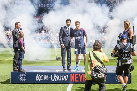 "Estoy feliz, encantado con este nuevo desafío. Necesitaré de su apoyo", dijo Neymar a sus aficionados en la presentación.