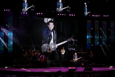 Quince años después volvió a la conquista, pero ahora de la Velaria de la Fenadu y de los miles de asistentes que disfrutaron de su gira ‘+ Allá’ en el penúltimo concierto de la ‘fiesta de todos’.