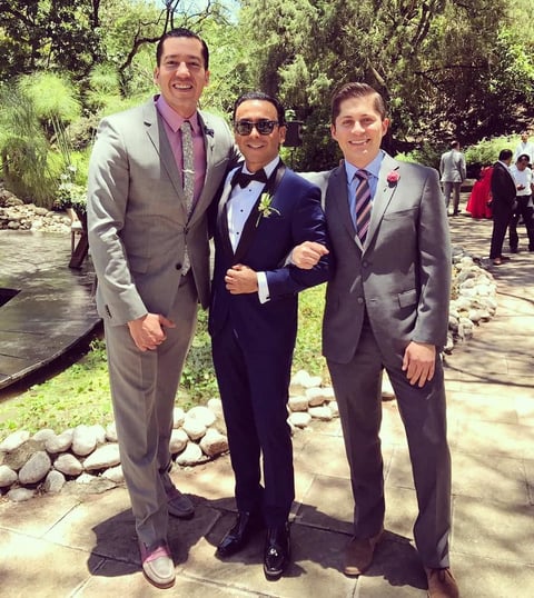 ...Pero si lo hicieron varios personajes de la farándula, invitados a la boda, sí informaron del enlace.