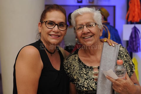 06082017 CONTENTAS.  Mónica y Adriana.