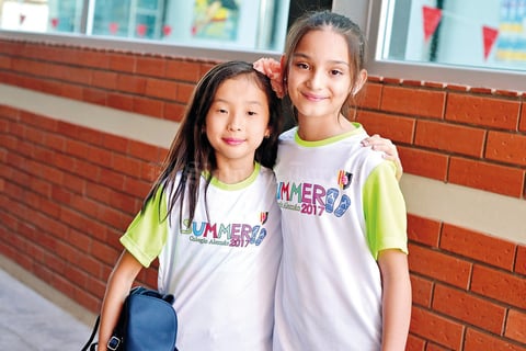 07082017 SE DIVIERTEN.  Yuri y Mariel.