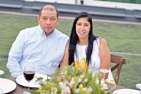 07082017 EN PAREJA.  René y Olivia.