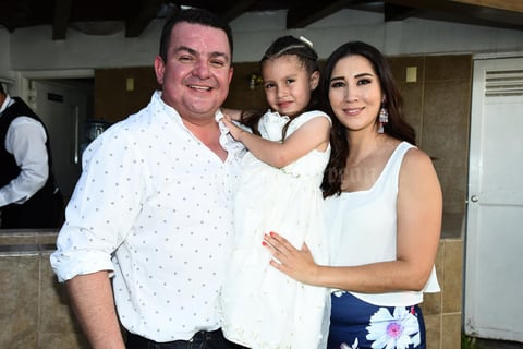 09082017 EN FAMILIA.  Mario, Renata y Lucía.
