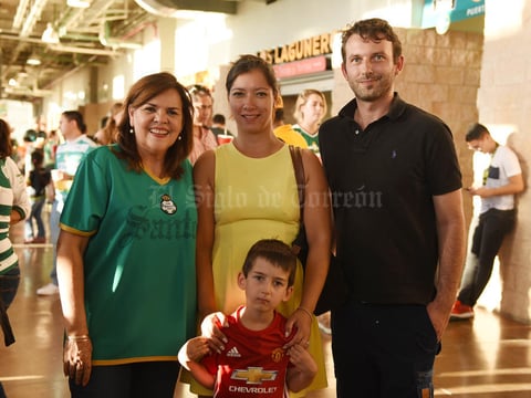 09082017 APOYAN A LOS GUERREROS.  Mayoya de Siller, Nicolás, Susana y Vitch Perrier.