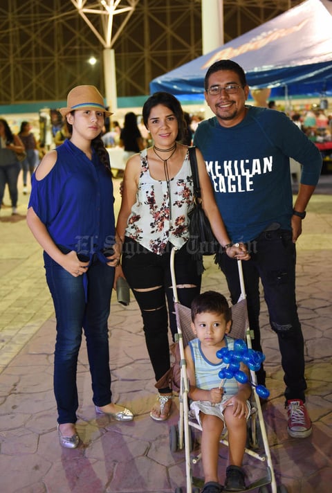 09082017 EN FAMILIA.  Melissa, Lorena, Francisco y Francisco Jr.