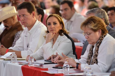 Previo al inicio, el coordinador de esta mesa temática, Mauricio Ortiz Proal, indicó que durante estos días de trabajo se votarán por dictámenes emanados de la base priista.