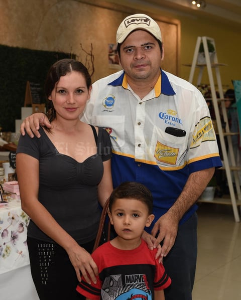 10082017 Saúl, Marisol y Emiliano.