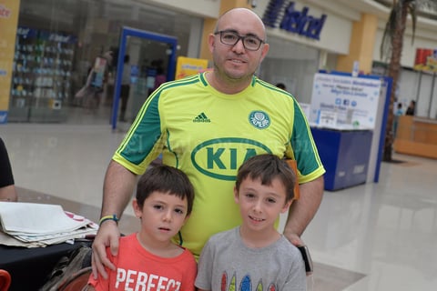 11082017 DE PASEO.  Andrés, Samuel y Leonardo.