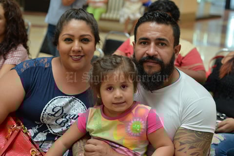16082017 EN EL MALL.  Familia Muñoz Alvarado.