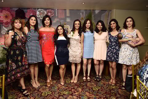 Con algunas de sus amigas