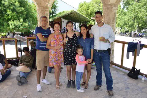 Carlos Antonio Gallegos, Bety Gómez, Fernando Gallegos, Laura Gallegos, Daniel Esquivel y Ana Victoria Gallegos, de Ciudad Valles