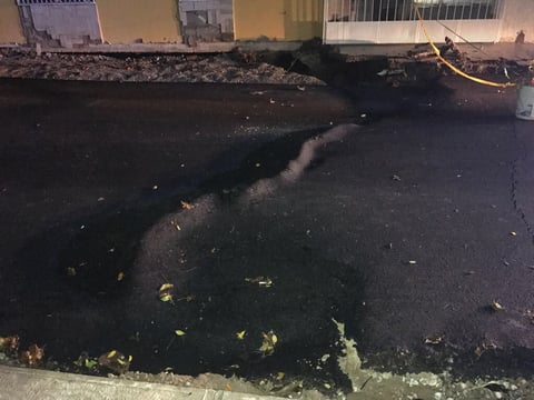 En completa incertidumbre se encuentran los vecinos de la calle Brezo, esquina con Independencia de la colonia Bellavista de Gómez Palacio.