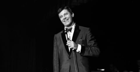 Jerry Lewis, el expresivo comediante que saltó a la fama en una lucrativa sociedad con Dean Martin para luego convertirse en un cineasta cohibido y conquistar a un público aún más amplio como en incansable y lloroso anfitrión de un teletón anual a beneficio de la distrofia muscular, falleció. Tenía 91 años.