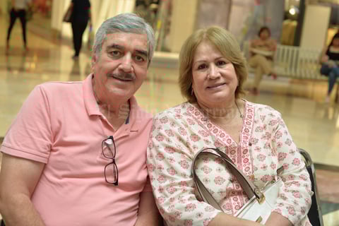 21082017 Juan Amador y señora.