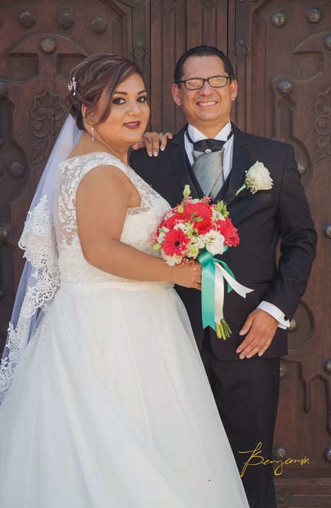 20082017 Lic. Laura Alicia Salazar Candelas y Lic. Martín Gerardo Hernández Gutiérrez contrajeron matrimonio el 5 de agosto; posteriormente, ofrecieron una recepción en el Hotel Posada del Río. - Benjamín Fotografía.