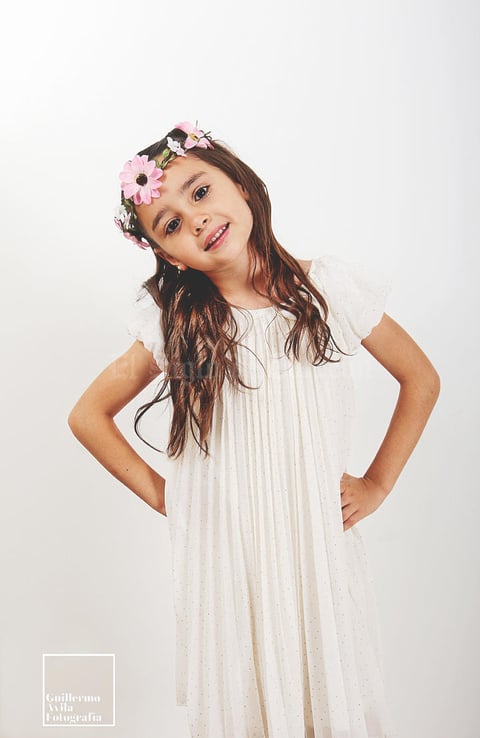 20082017 Isabella Abbadié Lobato en una fotografía de estudio. - Guillermo Ávila Fotografía