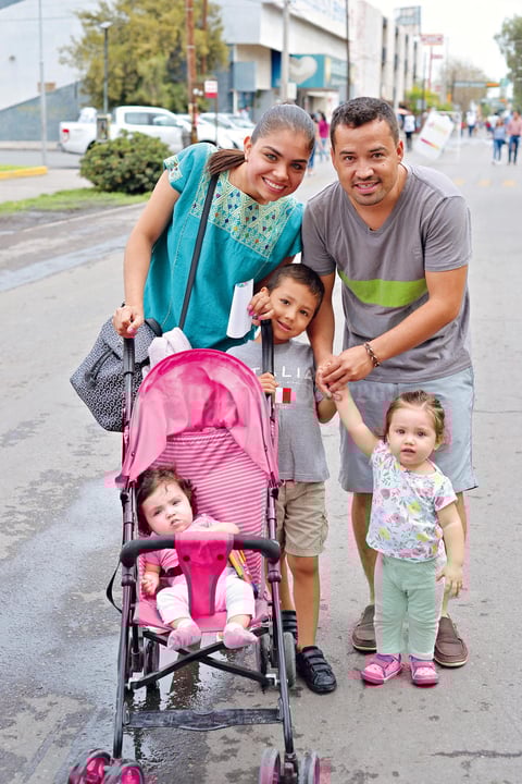 21082017 DE PASEO.  Familia Rojas.