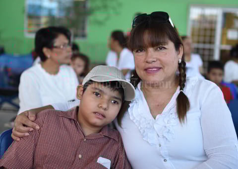 22082017 EN FAMILIA.  Víctor Said Meza y Minerva de Meza.