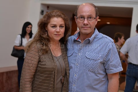 24082017 EN EL TEATRO.  Frida y Luis Jorge.