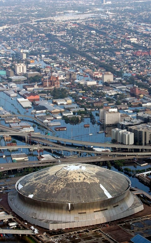 En las últimas 24 horas, el área de Houston y Galveston recibió 63 centímetros de lluvia y el Servicio Nacional del Clima advirtió sobre más precipitaciones y "nuevas inundaciones catastróficas, sin precedentes y amenazantes para la vida" a lo largo de los próximos días.