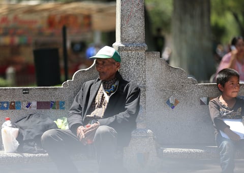 Un porcentaje considerable de los adultos mayores de la ciudad, es de origen indígena; allá no encontraron ya forma de subsistir y vinieron acá.