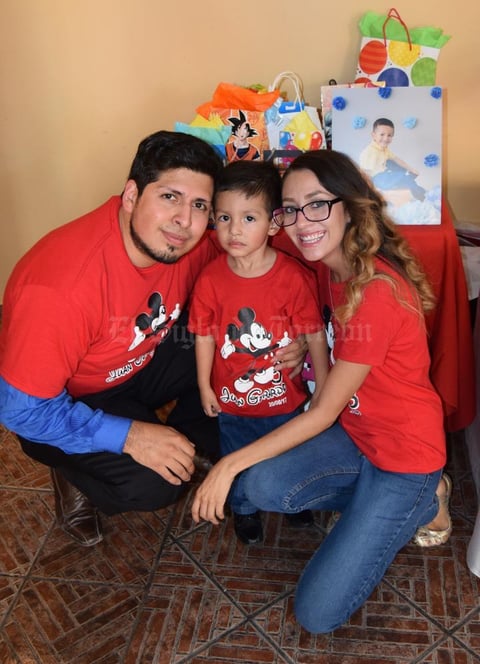 29082017 TRES AñOS.  Juan Gerardo, Francisco y Alejandra.