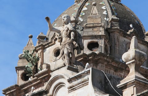 La mayoría de los problemas que muestra la Catedral Basílica Menor tienen que ver con la influencia de la humedad en sus frescos y enjarres.