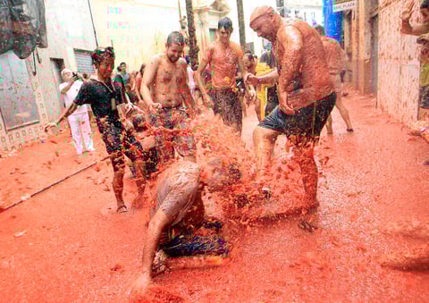 Participaron en una edición más de la tradicional Tomatina.