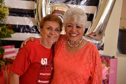 02092017 MUY CONTENTAS.  María Estela y Cuquis.