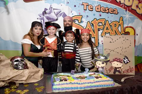 02092017 DE FIESTA.  Evan Fernando y Ernesto Yoel con Ernesto, Eva y Melany.