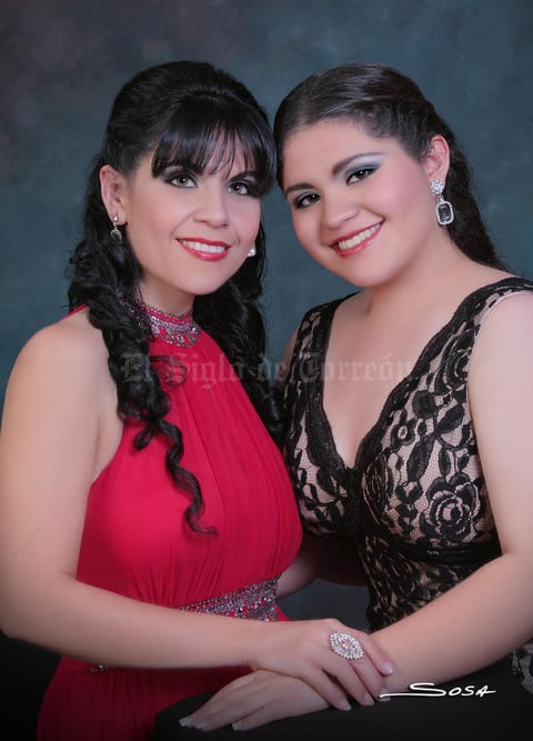 03092017 Ana Isabel González Martínez con su mamá, C.P. Anabel Guadalupe Martínez Guzmán, en una foto de estudio por motivo de sus XV años. - Estudio Sosa