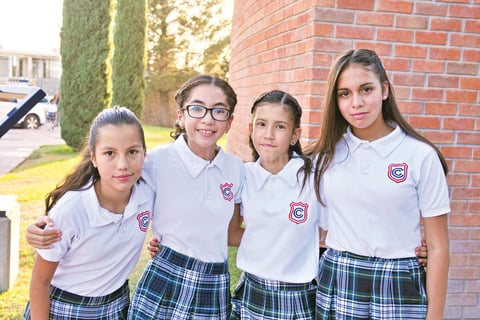 04092017 EN EL COLE.  Analy, Cecilia, Marcia y Ángela.