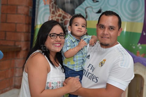 03092017 CONTENTOS.  Anahí, Santiago y Ricardo.