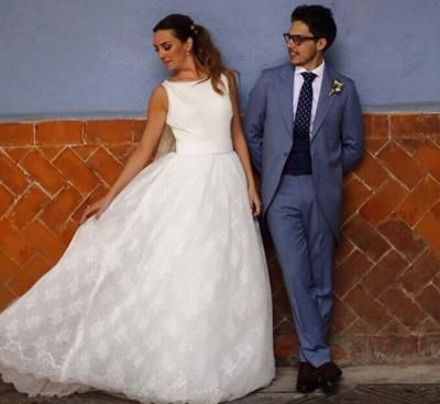 La acriz Regina Blandón, ubicada por su papel de Bibi en La Familia Peluche, contrajo matrimonio con el comediante Roberto Flores.