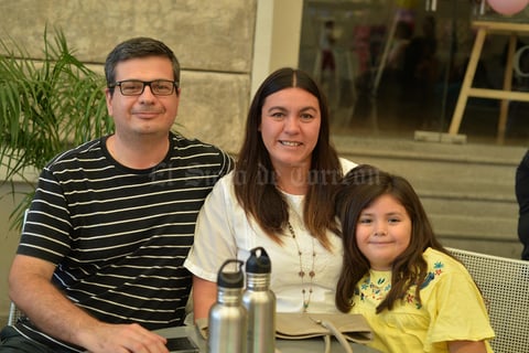 09092017 RECIENTE EVENTO.  Alfredo, Paula y Elisa.
