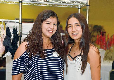 10092017 AMIGAS.  Regina y Gabriela.