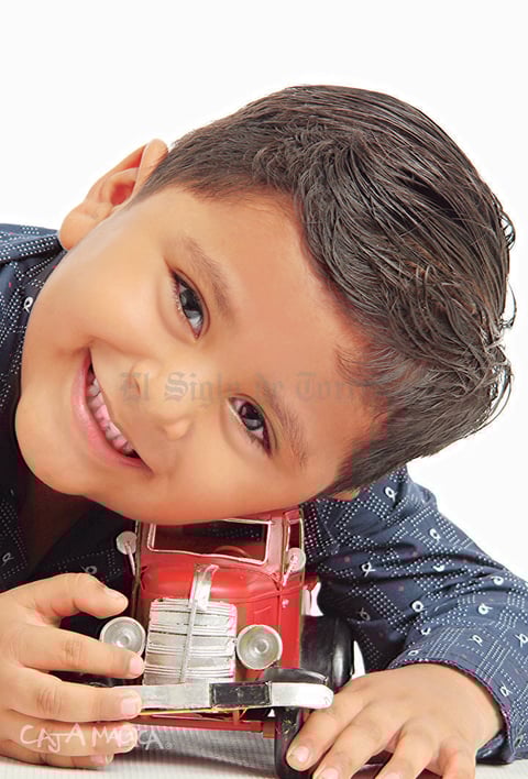 10092017 Iker Osvaldo Meza Landeros festejó su cumpleaños número 3 en compañía de su mami, Sarahí Landeros. - Caja Mágica